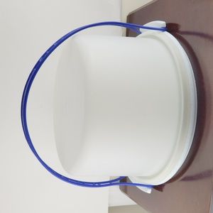 Tupperware cake taker carrier with blue handle